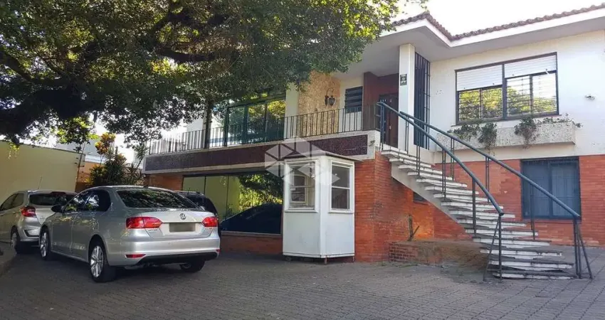 Casa comercial 400m² em terreno com 980m² quase esquina (20m) Av. Protásio Alves