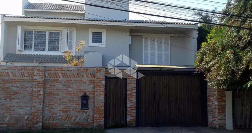 Casa Residencial À Venda com 6 dormitórios, Cristal, Porto Alegre.