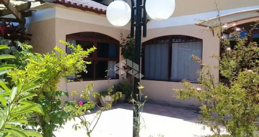 Casa com 2 quartos à venda na Rua Mercedes Azzolini, 331, Ponta Grossa, Porto Alegre