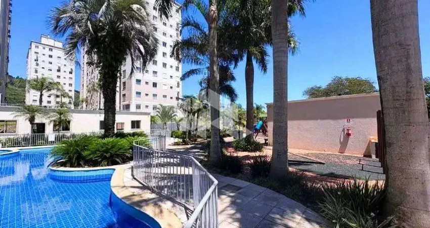 Excelente apartamento semi-mobiliado à venda, com 2 dormitórios, sala com sacada, churrasqueira e 1 vaga de garagem - bairro alto petrópolis