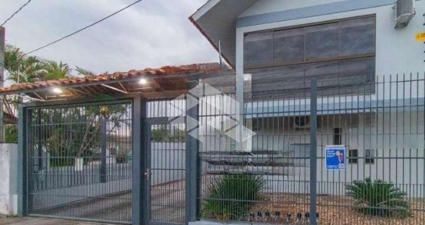 Casa em condomínio com 3 dormitórios e 2 vagas no bairro Vila Nova.