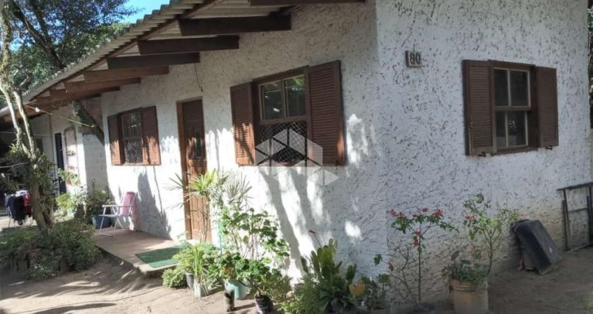 DUAS CASAS EM TERRENO COM 600M2 PRÓX. Á PRAIA DE LAMI em Porto Alegre/RS