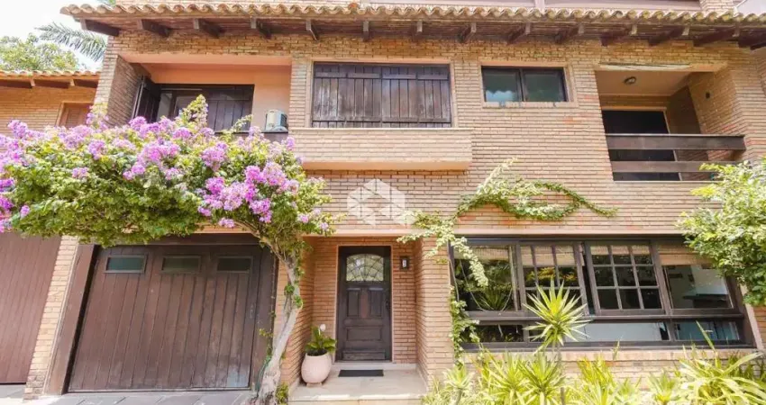 Casa em Condomínio com 4 dormitórios/quartos suítes, Bairro Tristeza