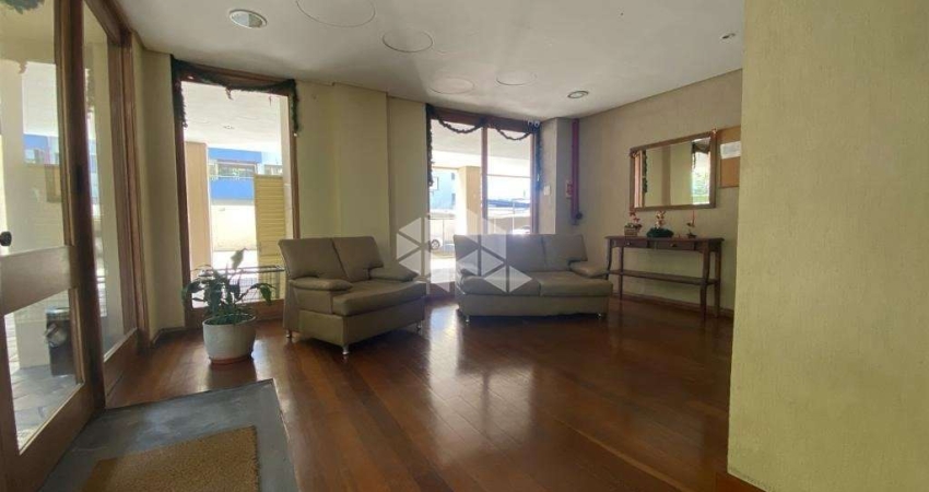 Apartamento 2 dormitórios com dependência.