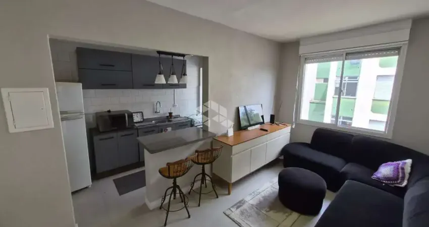 Excelente Apartamento de 3 dormitórios reformado e semibobiliado com vaga rotativa