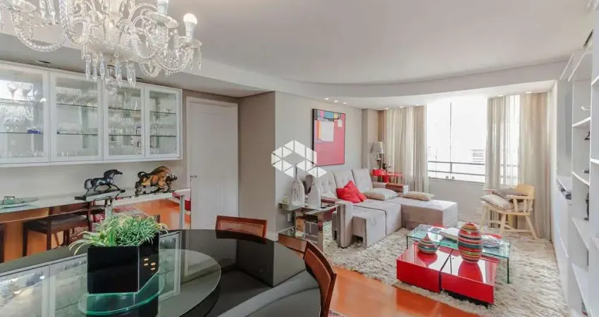 Amplo apartamento à venda no bairro moinhos de vento, com 3 dormitórios (1 suíte), churrasqueira e 2 vagas