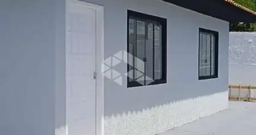Casa com 3 quartos e 1 banheiro á venda por R$ 319.000 em Colombo-PR FINANCIA