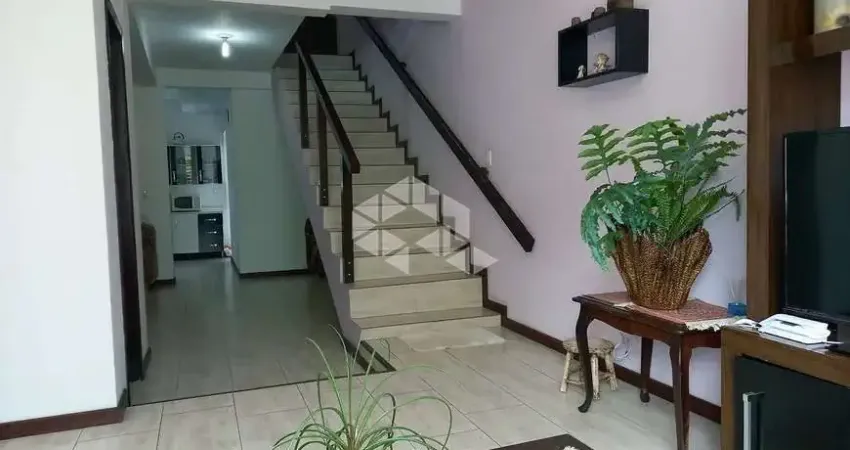 Sobrado com 3 quartos e 3 banheiros no xaxim para vender por R$ 698.000,00