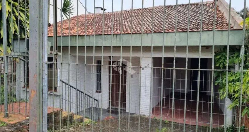 Casa com 3 quartos à venda na Rua Silvério Souto, 625, Teresópolis, Porto Alegre