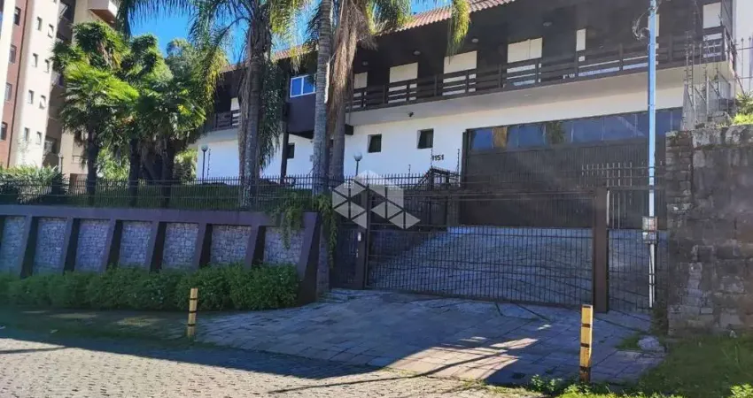 Casa com 760m2 5 dormitórios no Bairro Jardim América em Caxias do Sul