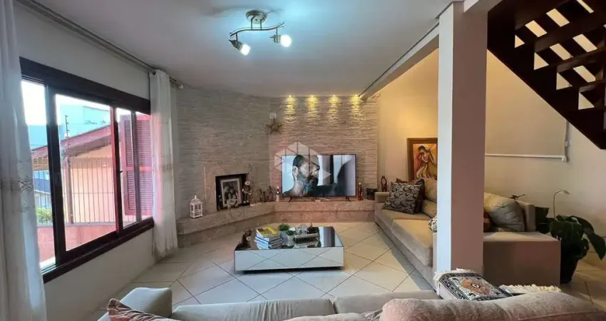 Casa Semimobiliada com 309m² privativos, localizada no Bairro Santa Catarina em Caxias do Sul - RS