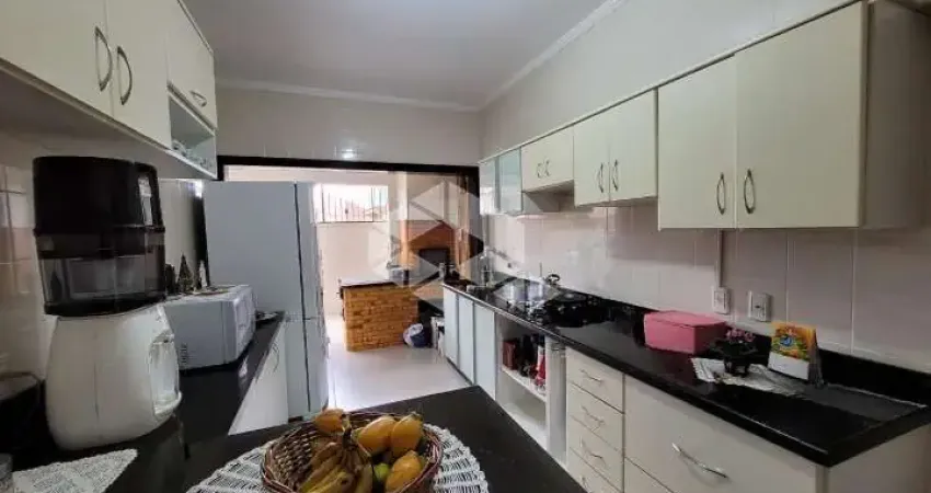 Apartamento com 02 dormitórios e 01 vaga de garagem no bairro Cristo Redentor em Caxias do Sul