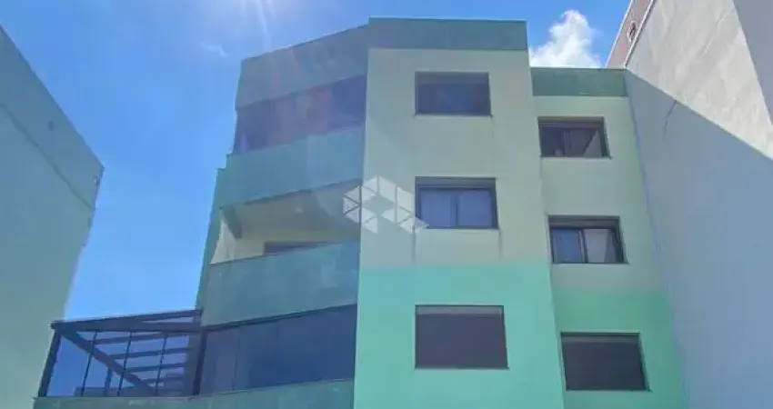 Apartamento com dois quartos, varanda com vista ampla, sala de estar, cozinha americana, área de serviço, banheiro  e duas vagas de garagem.