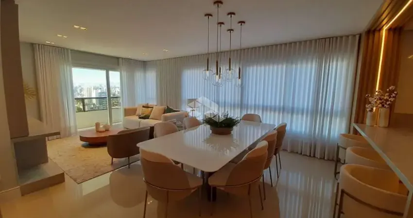 APARTAMENTO SEMIMOBILIADO COM  03 SUÍTES  NO BAIRRO MADUREIRA EM CAXIAS DO SUL