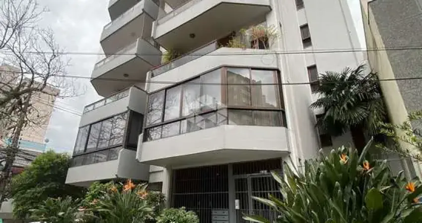 Apartamento semimobiliado com 3 dormitórios e 2 vagas, no bairro Exposição em Caxias do Sul
