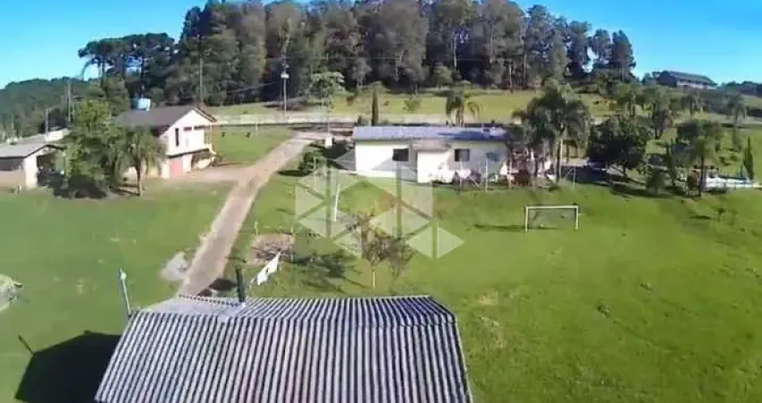 Chácara com infraestrutura completa no bairro Forqueta em Caxias do Sul