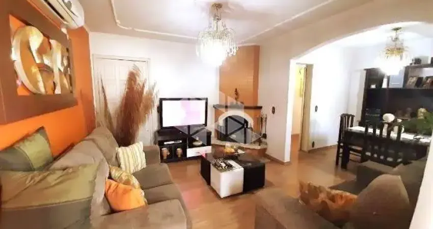 Apartamento semimobiliado de 02 dormitórios e dependência de empregada à venda no bairro Pio X, Caxias do Sul.