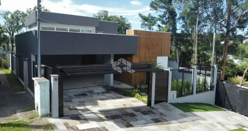 Casa Alto Padrão  em Construção com 03 suites no Bairro Colina Sorriso em Caxias do Sul .