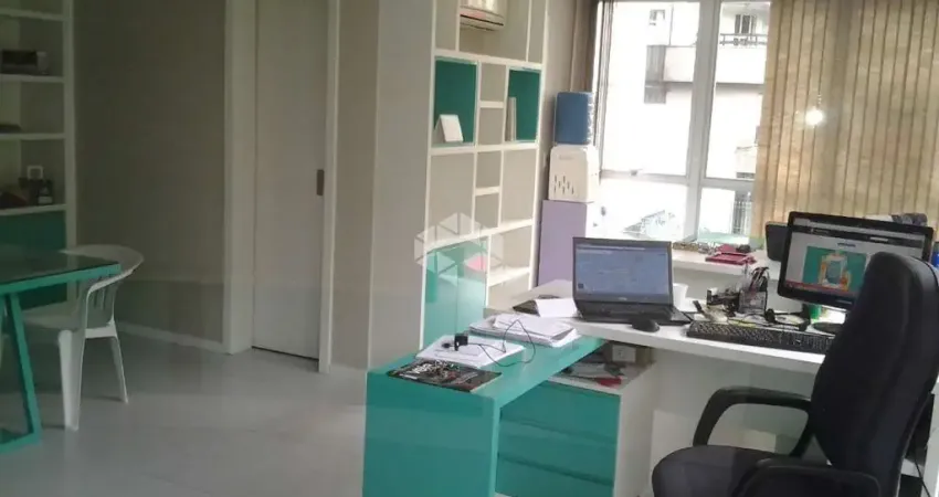 Sala comercial semimobiliada no Centro, com 68,31m2, elevador.