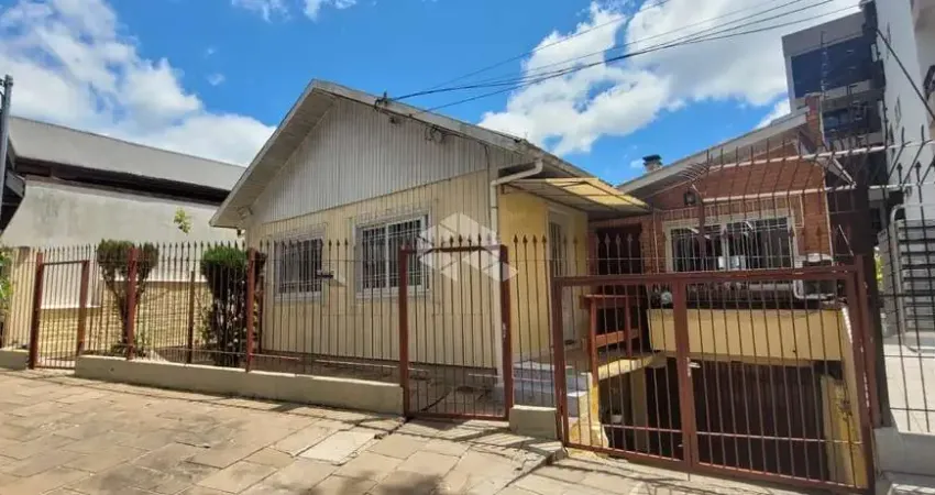 CASA MISTA A VENDA COM 03 DORMITÓRIOS BAIRRO MARECHAL FLORIANO