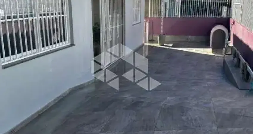 CASA DE 03 DORMITÓRIOS NO BAIRRO CRUZEIRO EM CAXIAS DO SUL/RS