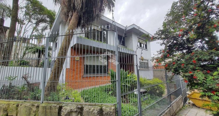 Casa com 05 dormitórios no Bairro Marechal Floriano em Caxias do Sul