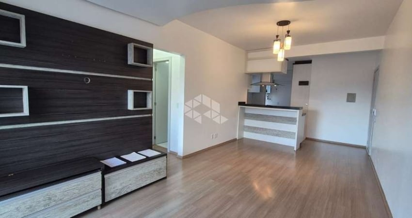 Apartamento semimobiliado com 02 dormitórios e 1 vaga de garagem no bairro Sanvitto em Caxias do Sul