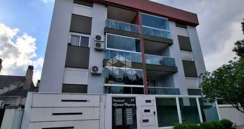 Apartamento semimobiliado, com dois dormitórios,  uma suíte e garagem.