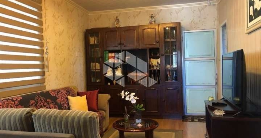 Casa em Alvenaria com Duas Moradias no Bairro São Leopoldo em Caxias do Sul