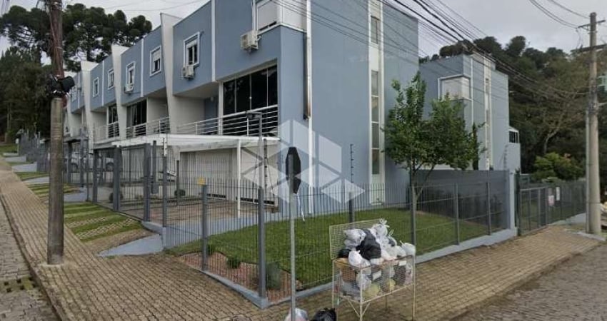 Casa sobrado triplex semimobiliado de 2 dormitórios com 96m2 em ana recha, caxias do sul