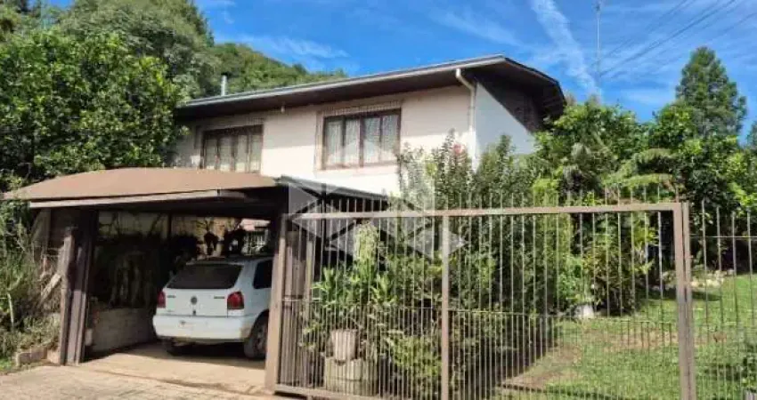 Casa com amplo terreno no bairro Ana Rech em Caxias do Sul