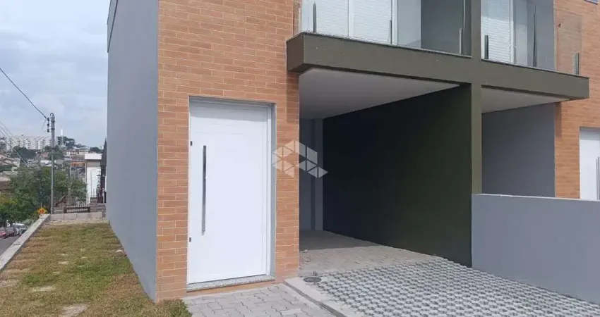 Sobrado 3 dormitórios, suíte, entrada individual e vaga para 2 carros