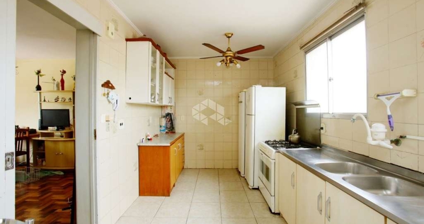 Apartamento com 2 quartos e 79m², com vaga de garagem à venda na Glória, Porto Alegre.