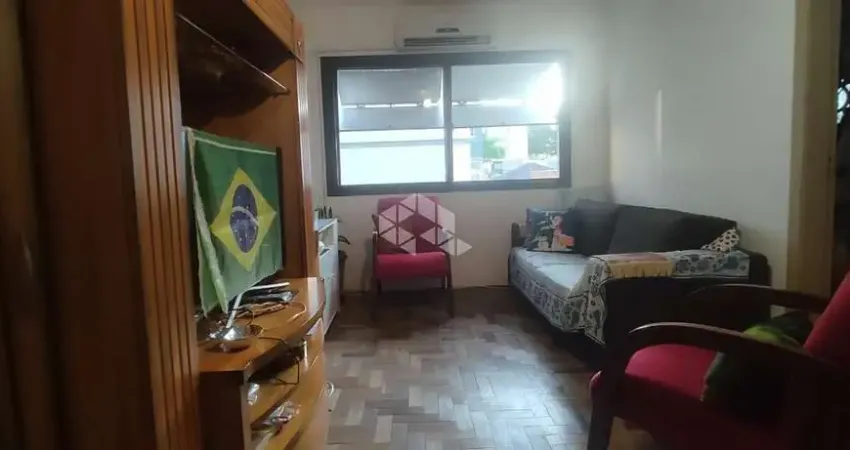 Apartamento de 2 quartos com dependência no bairro Manini Deus.