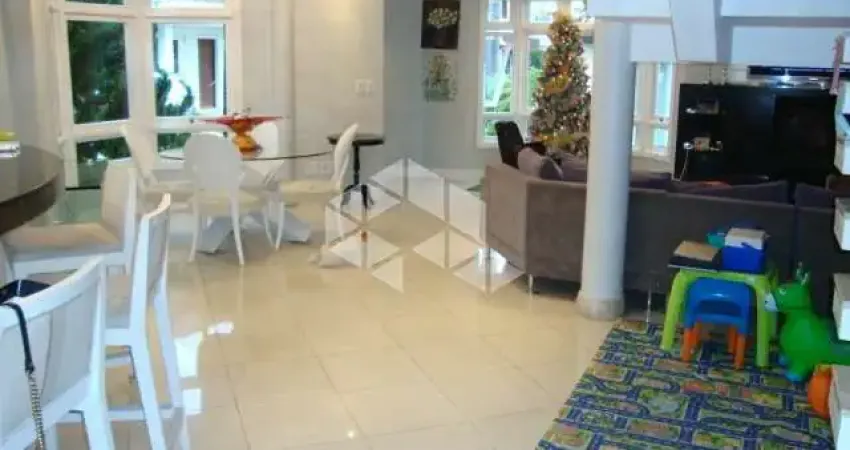 Bela casa em condomínio 04 suites, 207m² privativos com duas vagas lado a lado