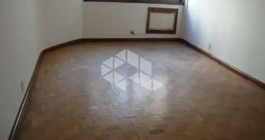 Bom Conjunto comercial 76,10m² composto de três salas na General Vitorino Centro Histórico