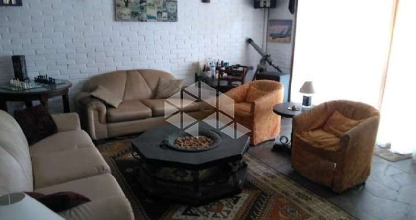 Casa 4 quartos no bairro Vila Assunção, com 2 andares.