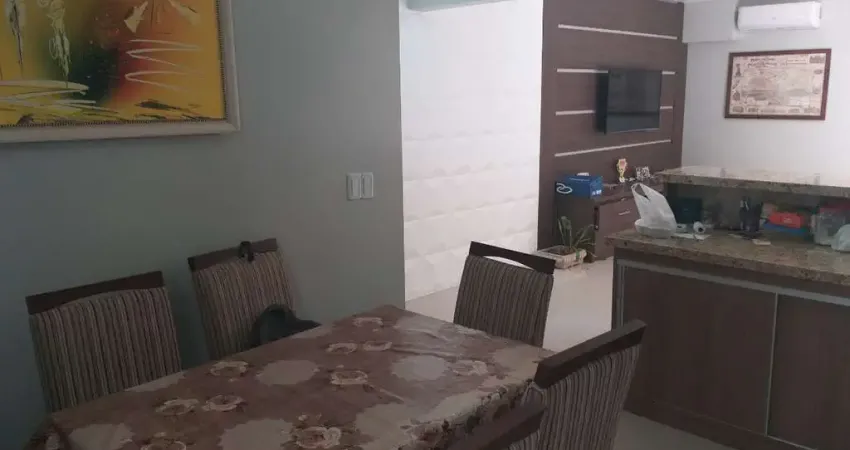 Bom Apartamento 2 quartos todo reformado com 108m²privativos, garagem  no Centro Histórico de Porto Alegre
