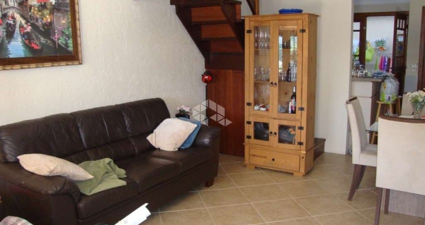 Boa  casa em condomínio 03 dormitórios 1 vaga de garagem no bairro Cavalhada em Porto Alegre