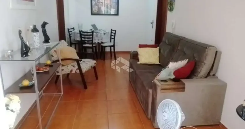Apartamento de dois quartos e pátio no bairro Teresópolis em Porto Alegre/RS