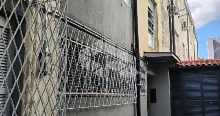 Apartamento térreo de 2 quartos, 2 banheiros no bairro Menino Deus !