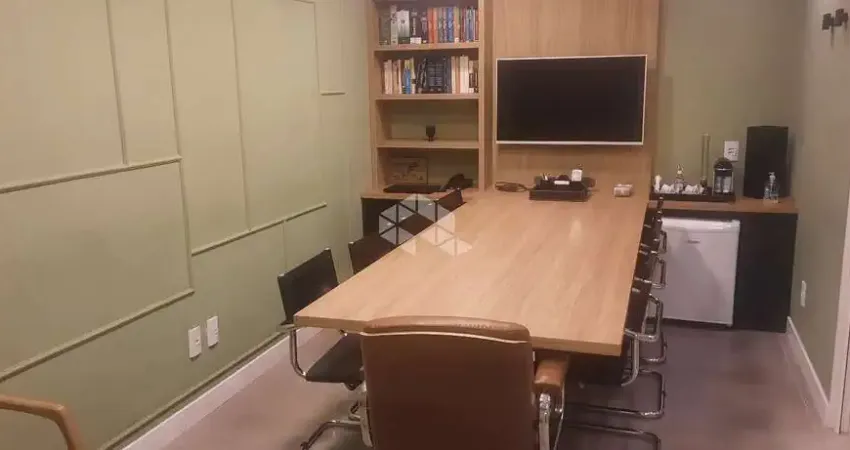 Ótima sala comercial à venda, semi mobiliada, área privativa de  123,76 m², no centro histórico de porto alegre.