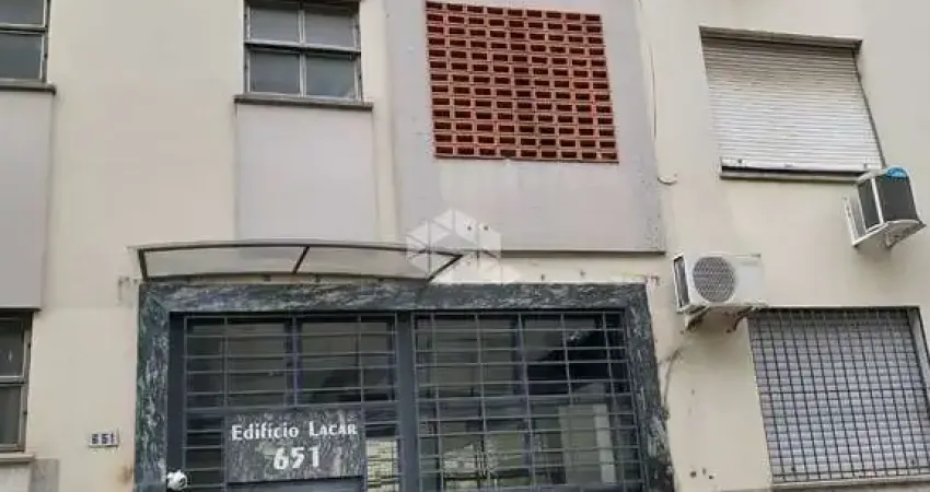 Apartamento de 2 dormitórios com elevador no centro histórico