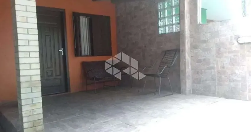 Casa 4 dormitórios, 2 banheiros, com piscina para venda no Porto Verde Jardim Algarve em Alvorada.