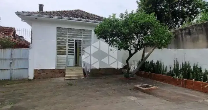 Casa 4 dormitórios para venda no bairro Partenon em Porto Alegre