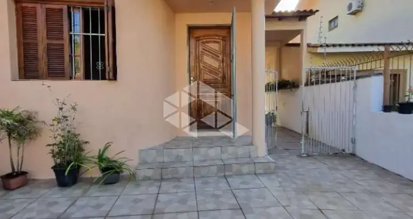 Casa para venda de 2 dormitórios reversível. no bairro Santo Antônio em Porto Alegre RS