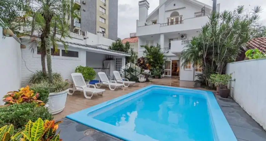 Casa com 307m² e 3 dormitórios no bairro Menino Deus em Porto Alegre para Comprar