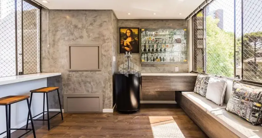 Apartamento reformado e decorado no Petrópolis