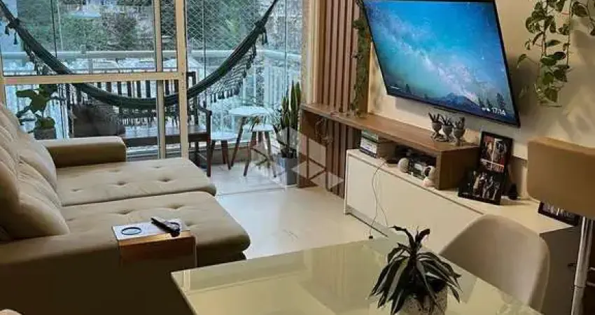 Apartamento  com 69m² á venda - 2 dormitórios e 1 vaga no Passo da Areia / POA
