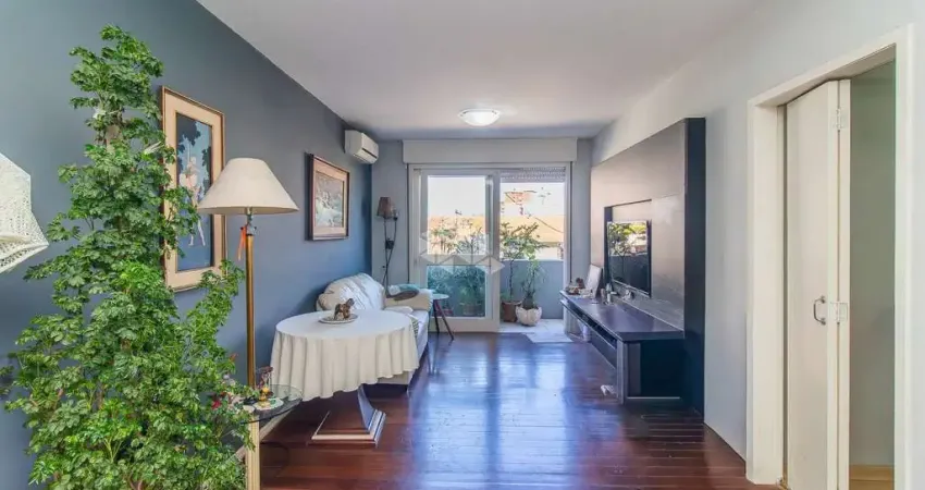 Reformado e semi mobiliado com 99m privativos, 2 quartos e 1 vaga no bairro petrópolis